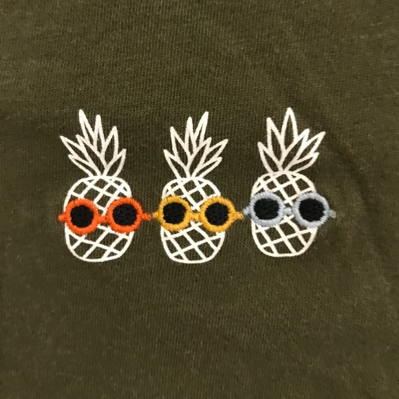 Basic green pineapple tee - Picture 3 of 3